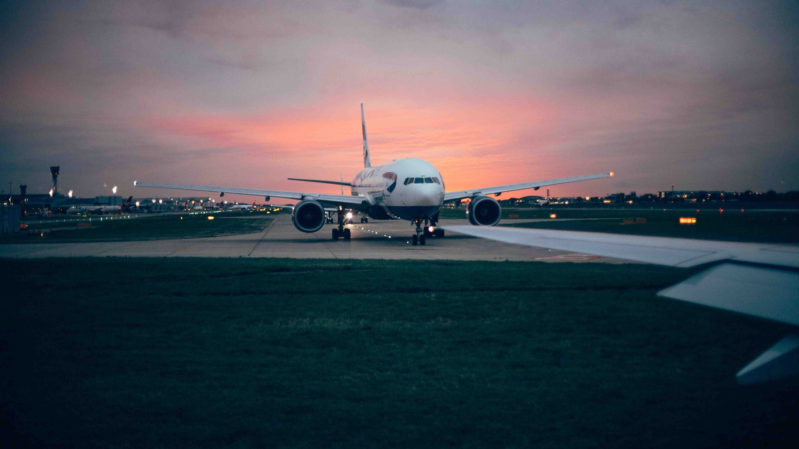 avión en la pista de despegue de el mejor aeropuerto de londres