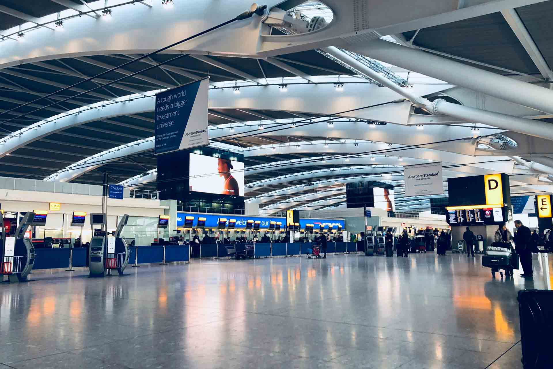 Mostradores de facturación en el aeropuerto de Heathrow